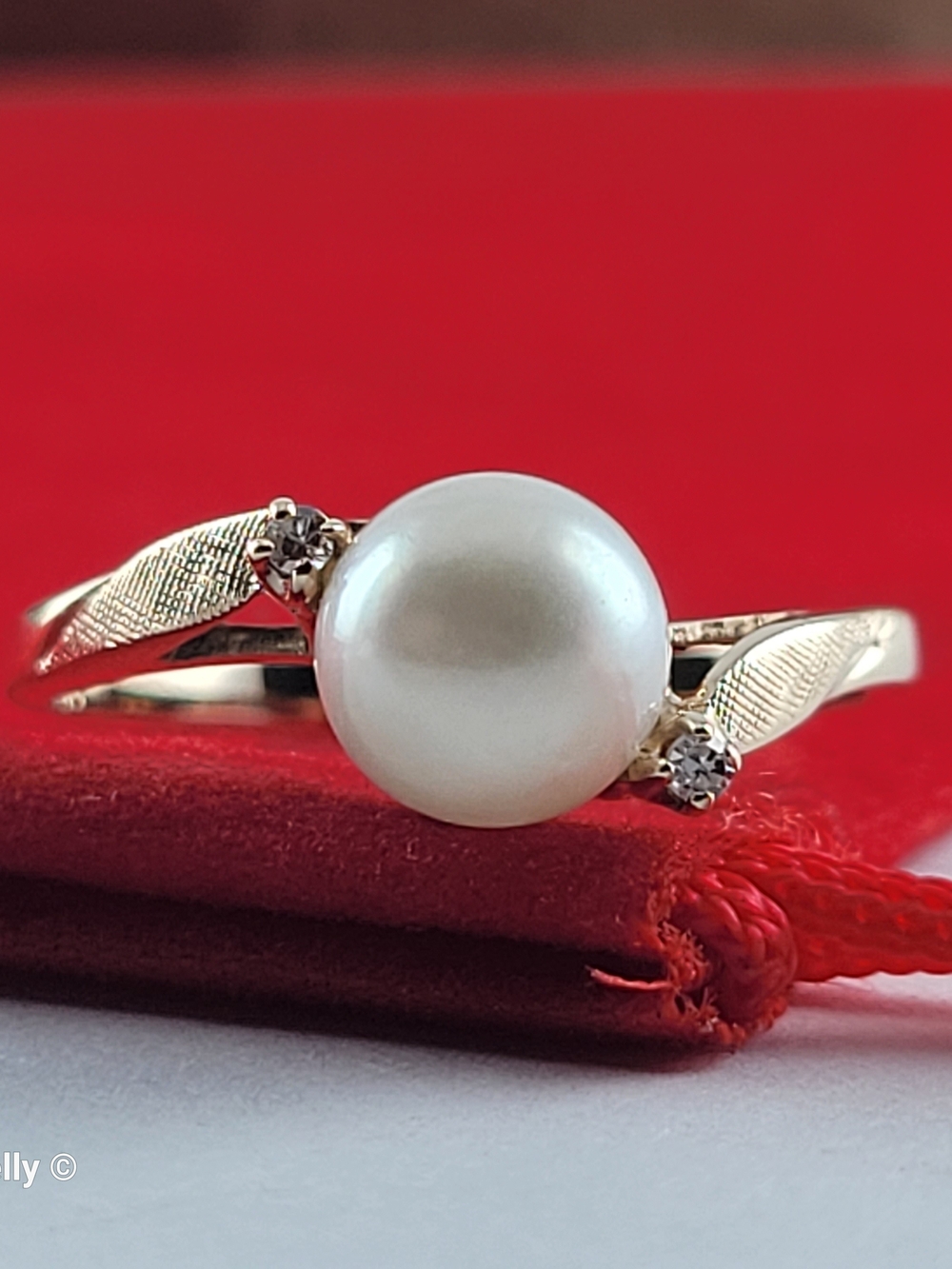 14K Yellow Gold Fresh-water Pearl and Genuine Diamond Ring Size 6 - Solid Gold!